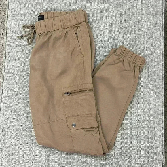Banana Republic Camel Cargo Pants - Picture 2 of 7